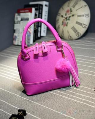 女士包包2015新款韓版毛球貝殼包包流蘇手提包單肩包廠家批發(fā)潮包_高碑店市張六莊零點(diǎn)箱包銷售部_產(chǎn)品展示-3158企業(yè)招商